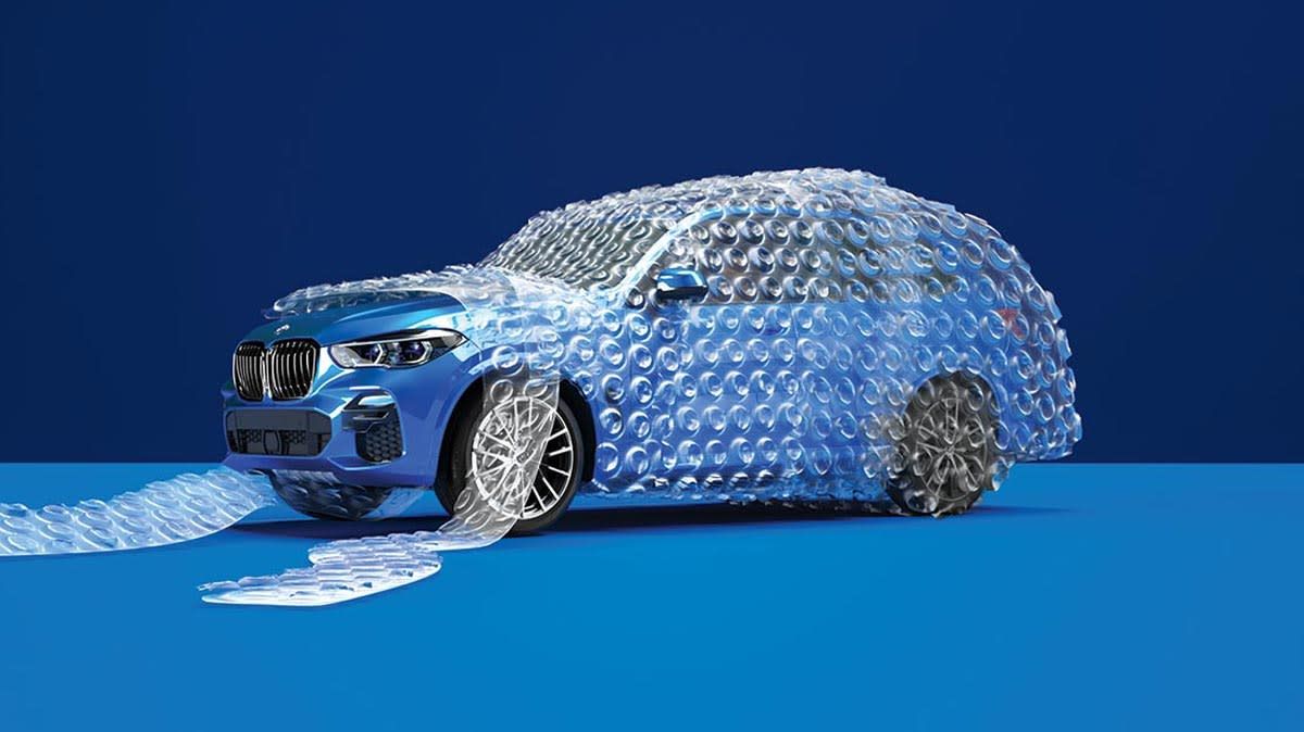 Vehiculo protegido, simbolo de cobertura de seguro de automovil
